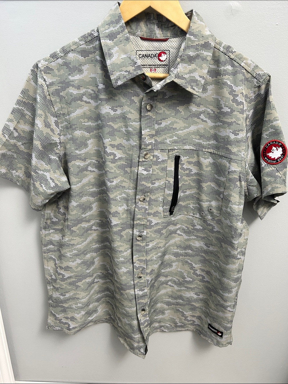 Canada Weather Gear Men's M Short-Sleeve Camo Button-Down Shirt Vented Gorpcore